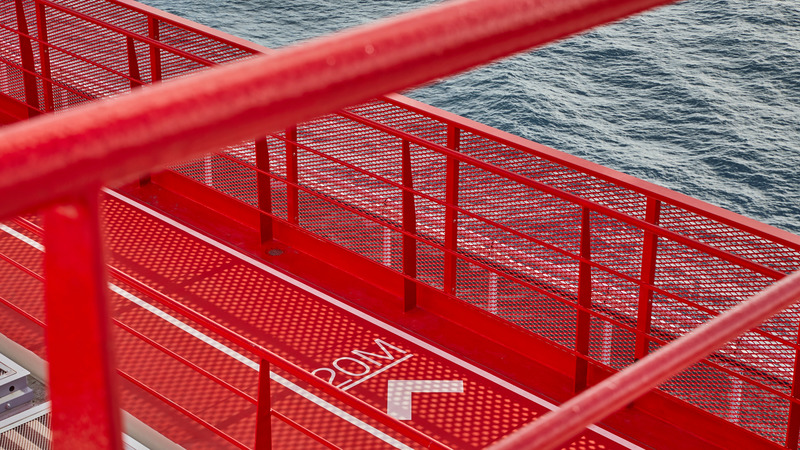 Dossier de presse | 1472-03 - Communiqué de presse | concrete Reveals Disrupting Design to Set Sail on Virgin Voyages First Cruise Ship: Scarlet Lady - Concrete Amsterdam - Design d’intérieur commercial - running track athletic club - Crédit photo : virgin voyages