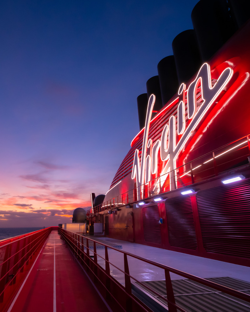 Dossier de presse | 1472-03 - Communiqué de presse | concrete Reveals Disrupting Design to Set Sail on Virgin Voyages First Cruise Ship: Scarlet Lady - Concrete Amsterdam - Design d’intérieur commercial - running track athletic club - Crédit photo : <p style="">virgin voyages</p>