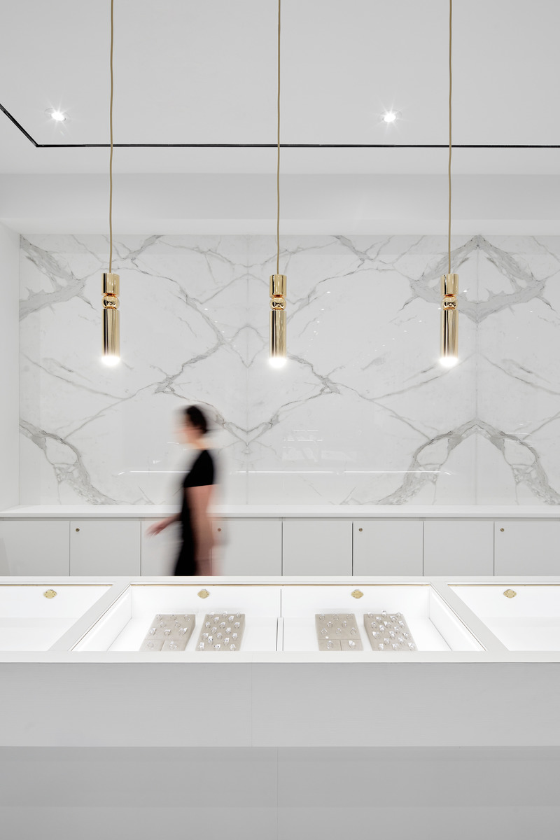 Press kit | 1359-03 - Press release | A Show-Stopping Retail Environment with Timeless Appeal - Cecconi Simone Inc. - Commercial Interior Design - Photo credit: Shai Gil
