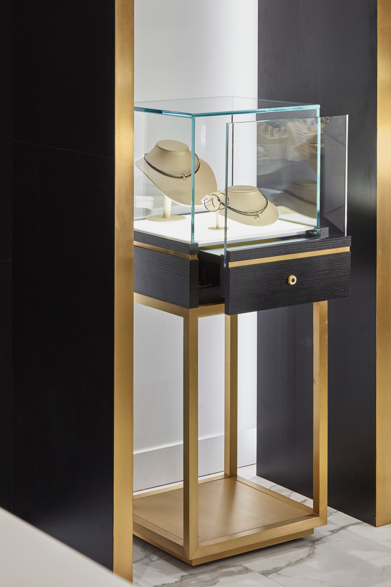 Press kit | 1359-03 - Press release | A Show-Stopping Retail Environment with Timeless Appeal - Cecconi Simone Inc. - Commercial Interior Design - Photo credit: Shai Gil