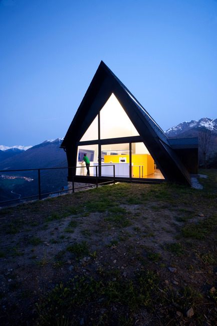 Press kit | 997-01 - Press release | House at the Pyrenees - Cadaval & Solà-Morales - Residential Architecture - Photo credit: Santiago Garcés