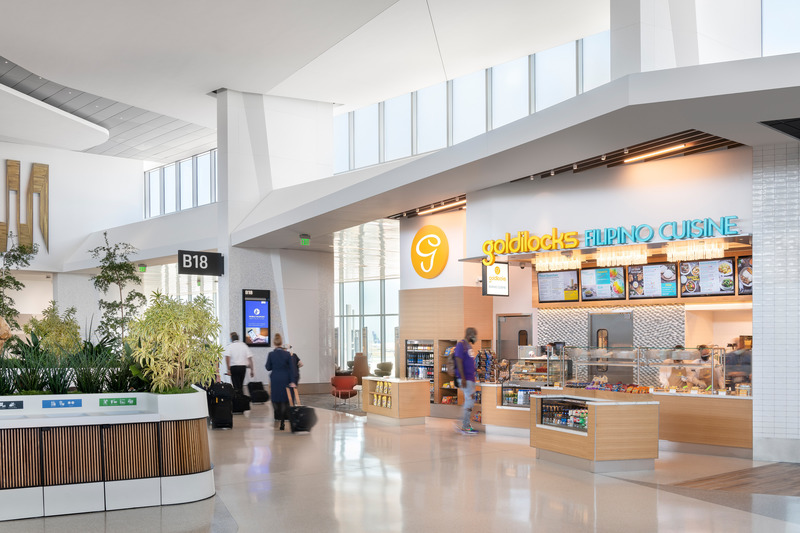 Dossier de presse | 2757-20 - Communiqué de presse | William Duff Architects' Latest Projects at SFO Showcase Trends in Airport Dining Amenities - William Duff Architects (WDA) - Architecture commerciale -  <p class="">Goldilocks: WDA recently completed Goldilocks' first US airport location at San Francisco International Airport's Harvey Milk Terminal 1, as part of the terminal's $2.4 billion, multi-year redevelopment.</p>  - Crédit photo : <p class="">Patrik Argast</p>