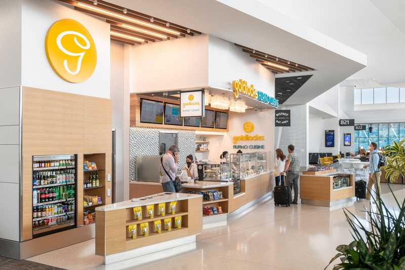 Dossier de presse | 2757-20 - Communiqué de presse | William Duff Architects' Latest Projects at SFO Showcase Trends in Airport Dining Amenities - William Duff Architects (WDA) - Architecture commerciale - <p class="">Goldilocks:  WDA tied in the brand by scaling up the Goldilock's logo, a design move its parent company will now use for all future airport locations.</p> - Crédit photo : <p class="">Patrik Argast</p>