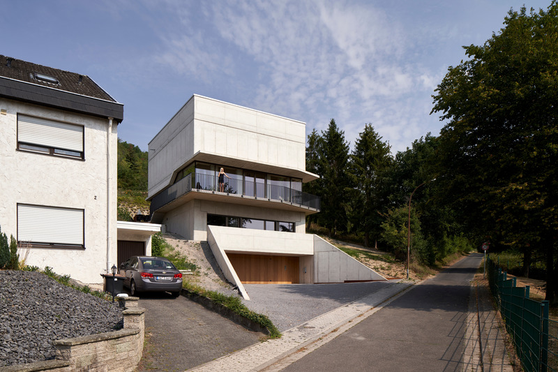 Press kit | 5110-01 - Press release | Röhrig House - Studio Hertweck - Residential Architecture - Street view - Photo credit: Bildpark / Veit Landwehr