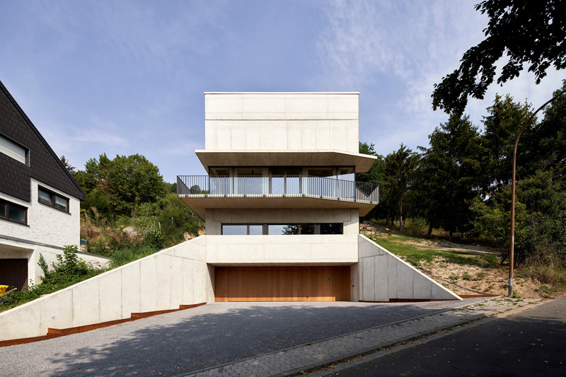 Press kit | 5110-01 - Press release | Röhrig House - Studio Hertweck - Residential Architecture - Street view - Photo credit: Bildpark / Veit Landwehr