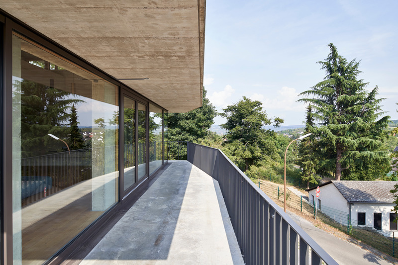 Press kit | 5110-01 - Press release | Röhrig House - Studio Hertweck - Residential Architecture - Front terrace - Photo credit: Bildpark / Veit Landwehr