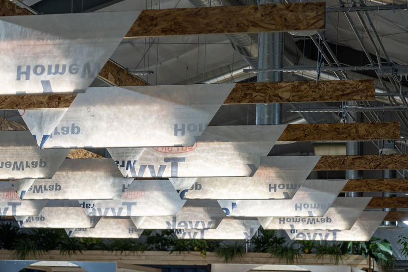 Dossier de presse | 5507-01 - Communiqué de presse | Tyvek Lighting Installation Explores Sustainable, Temporary Design - Stacklab - Design d’éclairage - Temporary Tyvek Lighting Insallation by STACKLAB - Crédit photo : Rajeshta Julatum