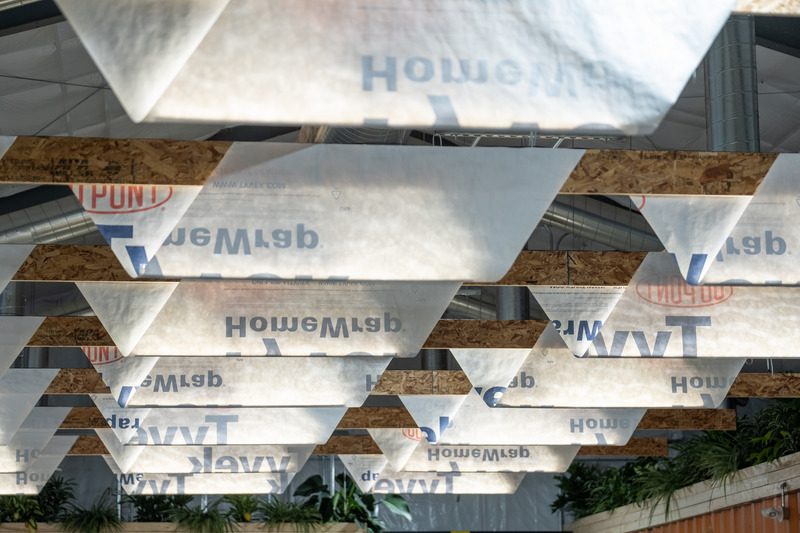 Dossier de presse | 5507-01 - Communiqué de presse | Tyvek Lighting Installation Explores Sustainable, Temporary Design - Stacklab - Design d’éclairage - Temporary Tyvek Lighting Insallation by STACKLAB - Crédit photo : Rajeshta Julatum