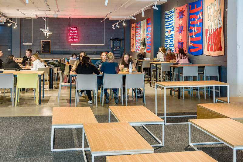 Press kit | 2403-03 - Press release | Frank and Oak Workshop - Imperatori Design - Commercial Interior Design -  <p class="">Café and multi-purpose area with integrated structures allowing for group meetings such as townhalls as well as after-hours events</p>  - Photo credit: Ray Van Dusen