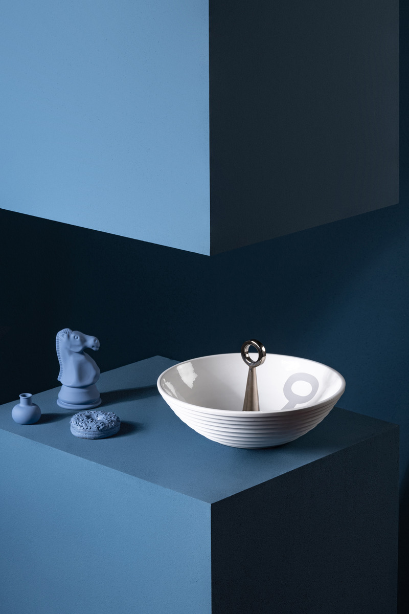 Press kit | 4232-01 - Press release | Meridiane: the New Design from LATOxLATO Measures Time in Light and Shadow - LATOxLATO - Product - Photo credit: Giacomo Maestri