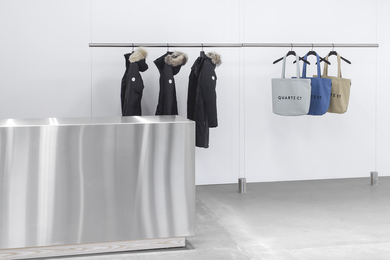 Dossier de presse | 5174-02 - Communiqué de presse | L’entreprise canadienne Quartz Co. ouvre une première boutique inspirée par le mode de vie nordique contemporain - Quartz Co., Blanchette Architectes et Rainville Sangaré - Design d’intérieur commercial - Crédit photo : Rainville Sangaré