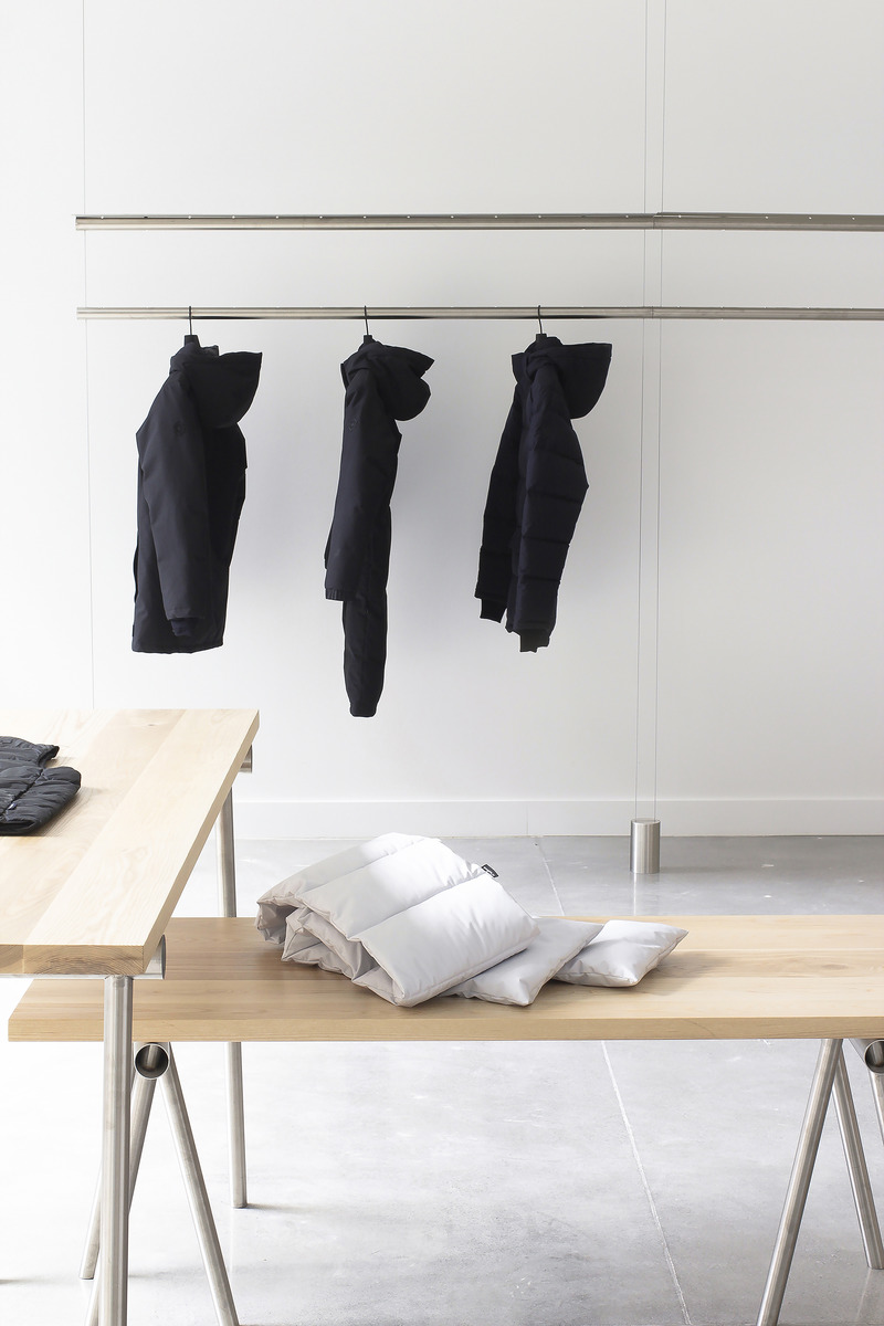 Dossier de presse | 5174-02 - Communiqué de presse | L’entreprise canadienne Quartz Co. ouvre une première boutique inspirée par le mode de vie nordique contemporain - Quartz Co., Blanchette Architectes et Rainville Sangaré - Design d’intérieur commercial - Crédit photo : Rainville Sangaré