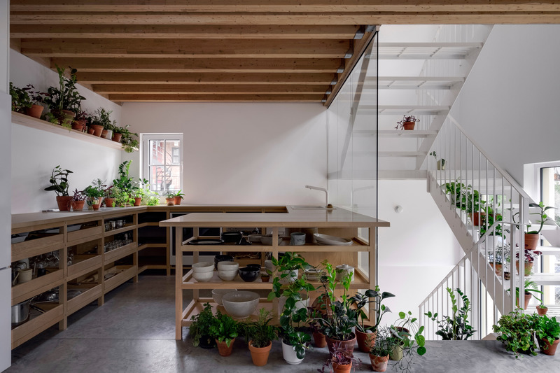 Dossier de presse | 1010-12 - Communiqué de presse | NMBHD, 1 plex 3 nez - Studio Jean Verville architectes - Architecture résidentielle - Crédit photo :  <p>Felix Michaud + </p><p>studio Jean Verville architectes</p> 