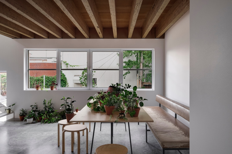 Dossier de presse | 1010-12 - Communiqué de presse | NMBHD, 1 plex 3 nez - Studio Jean Verville architectes - Architecture résidentielle - Crédit photo : <p>Felix Michaud + </p><p>studio Jean Verville architectes</p>