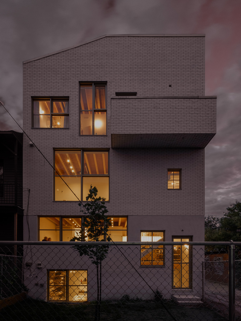 Dossier de presse | 1010-12 - Communiqué de presse | NMBHD, 1 plex 3 nez - Studio Jean Verville architectes - Architecture résidentielle - Crédit photo : <p>Felix Michaud +</p><p>studio Jean Verville architectes</p>