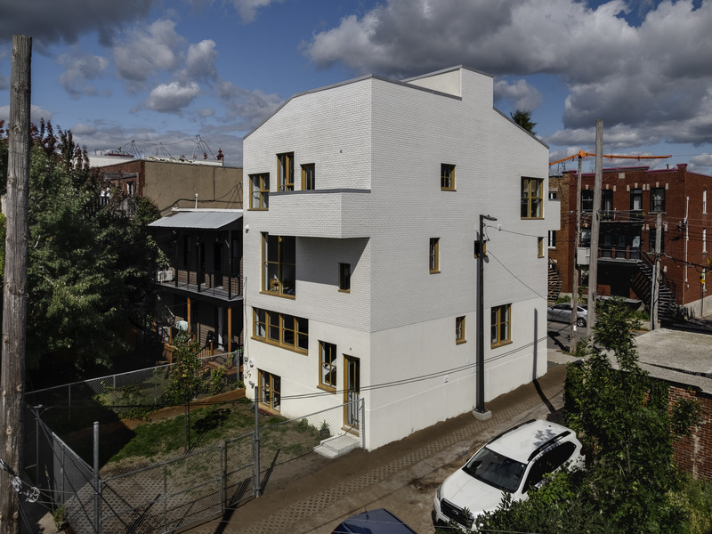 Dossier de presse | 1010-12 - Communiqué de presse | NMBHD, 1 plex 3 nez - Studio Jean Verville architectes - Architecture résidentielle - Crédit photo : <p>Felix Michaud +</p><p>studio Jean Verville architectes</p>