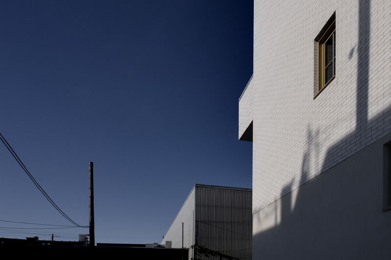 Dossier de presse | 1010-12 - Communiqué de presse | NMBHD, 1 plex 3 nez - Studio Jean Verville architectes - Architecture résidentielle - Crédit photo : <p>Felix Michaud +</p><p>studio Jean Verville architectes</p>