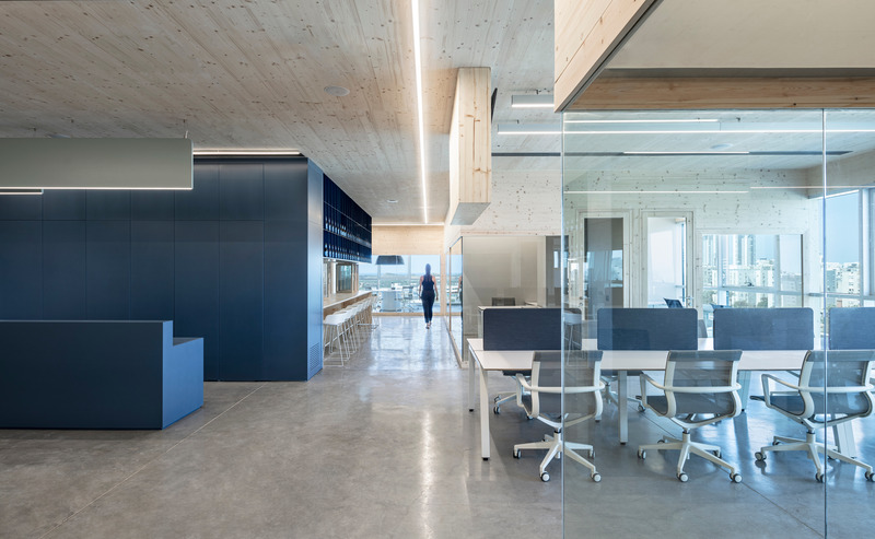 Dossier de presse | 5541-01 - Communiqué de presse | An Office Inspired by a Ski Resort, Surrounded by the Mediterranean Sea - OK Design by Offner Keren - Design d’intérieur commercial - Crédit photo : Amit Geron