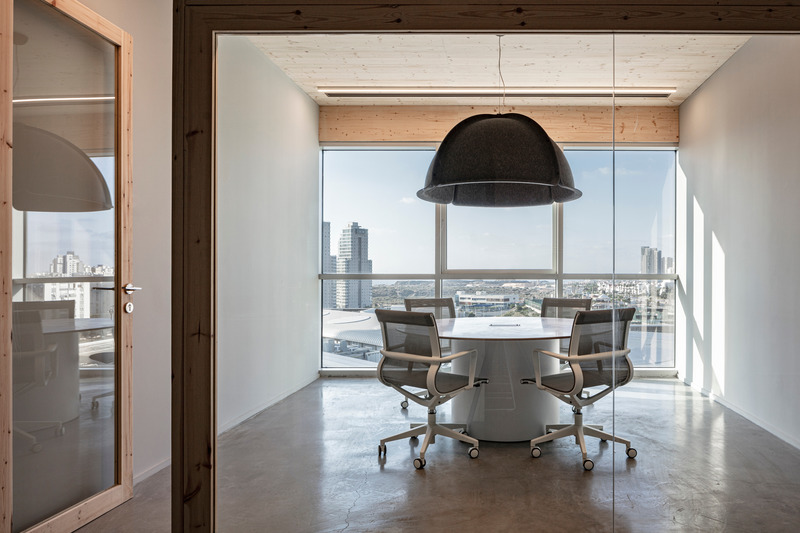 Dossier de presse | 5541-01 - Communiqué de presse | An Office Inspired by a Ski Resort, Surrounded by the Mediterranean Sea - OK Design by Offner Keren - Design d’intérieur commercial - Crédit photo : Amit Geron