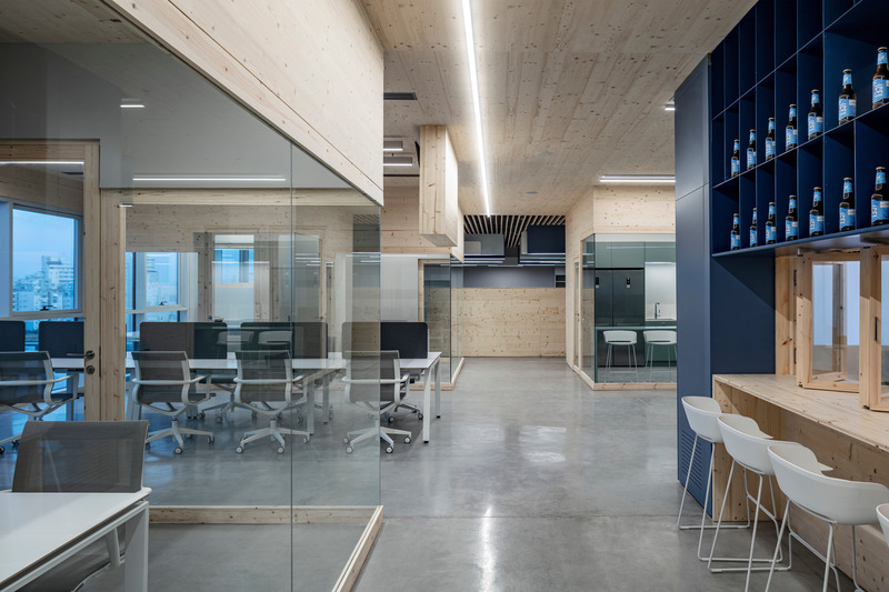 Dossier de presse | 5541-01 - Communiqué de presse | An Office Inspired by a Ski Resort, Surrounded by the Mediterranean Sea - OK Design by Offner Keren - Design d’intérieur commercial - Crédit photo : Amit Geron