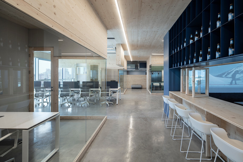 Dossier de presse | 5541-01 - Communiqué de presse | An Office Inspired by a Ski Resort, Surrounded by the Mediterranean Sea - OK Design by Offner Keren - Design d’intérieur commercial - Crédit photo : Amit Geron