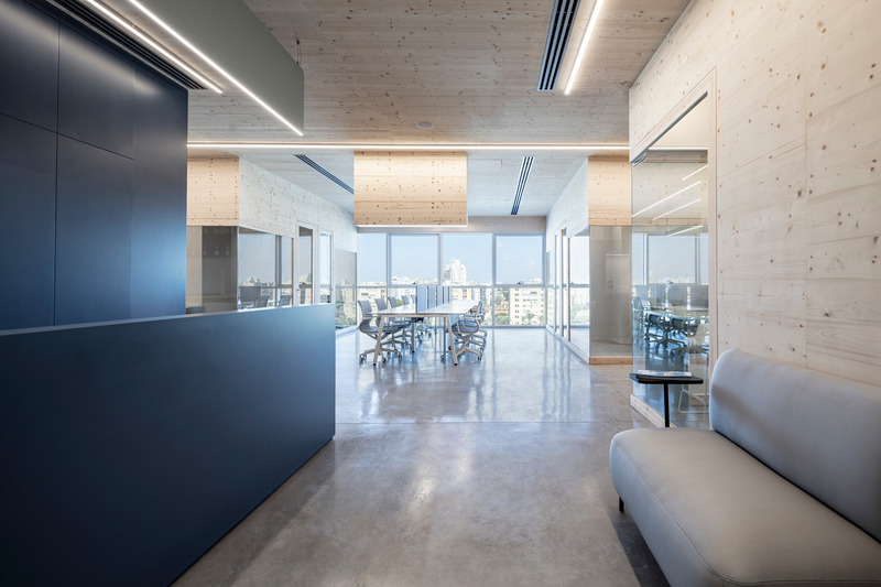 Dossier de presse | 5541-01 - Communiqué de presse | An Office Inspired by a Ski Resort, Surrounded by the Mediterranean Sea - OK Design by Offner Keren - Design d’intérieur commercial - Crédit photo : Amit Geron