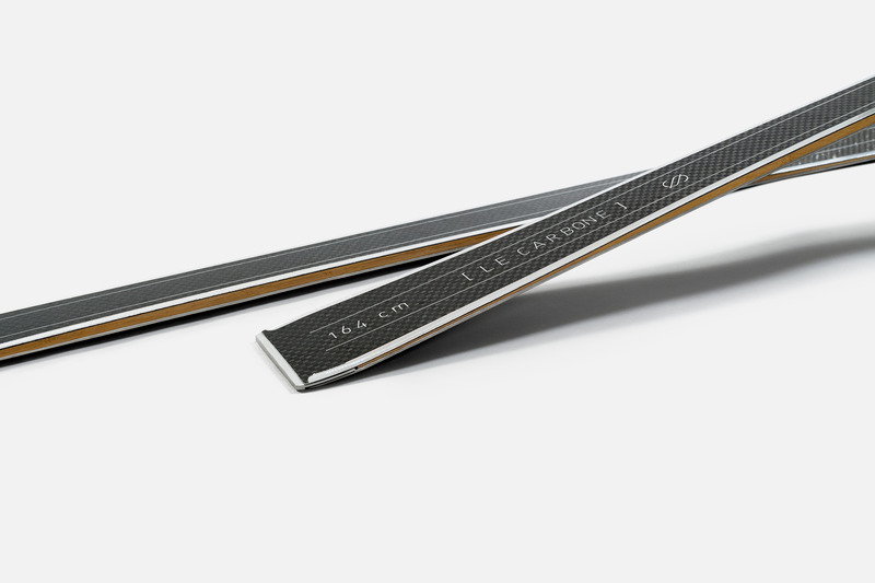 Dossier de presse | 1119-06 - Communiqué de presse | Skis d'exception de très haute qualité fabriqués en France - Sillage skis - Produit - Sillage / Le Carbone - Crédit photo : Thomas Lang