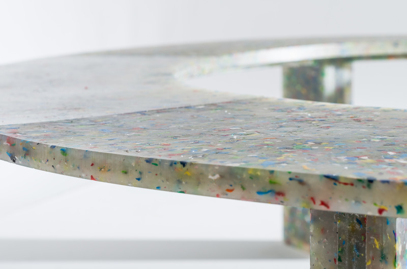 Dossier de presse | 4232-02 - Communiqué de presse | Circula. Tomek Rygalik’s Circular Design - Studio Rygalik - Produit - Made from sustainable, durable materials, the Circula bench is designed to recover, reintegrate, and stand the test of time. The three different versions are made of spruce or pine wood, recycled plastic, and phosphate steel.<span></span> - Crédit photo : Agnieszka Kula