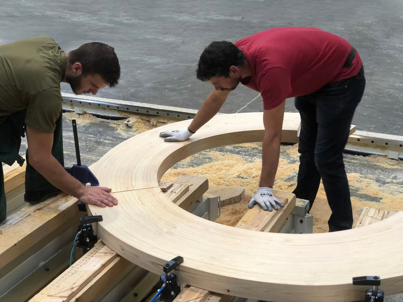 Dossier de presse | 4232-02 - Communiqué de presse | Circula. Tomek Rygalik’s Circular Design - Studio Rygalik - Produit - The making of Circula in the wood version. - Crédit photo : Studio Rygalik