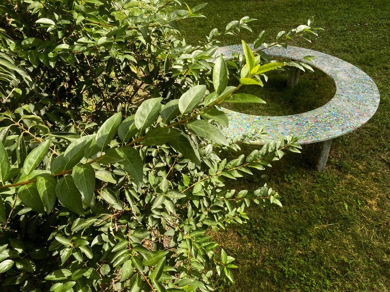 Dossier de presse | 4232-02 - Communiqué de presse | Circula. Tomek Rygalik’s Circular Design - Studio Rygalik - Produit - Circula bench exhibited at the “Ro Guiltlessplastic 2020”, the international project curated by Rossana Orlandi in Milan, Italy, from September 24 to October 4, 2020<span></span> - Crédit photo : Rossana Orlandi ©