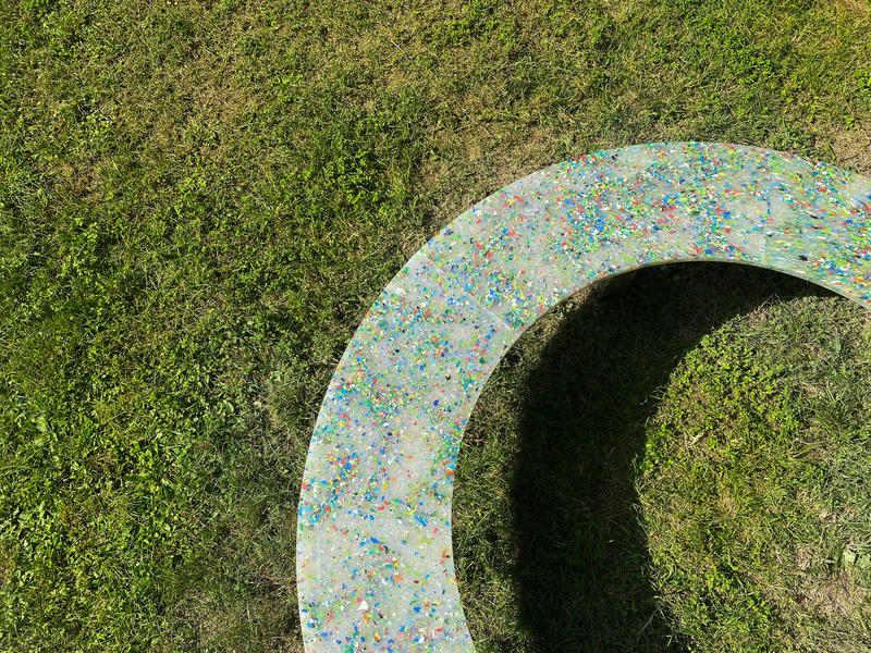 Dossier de presse | 4232-02 - Communiqué de presse | Circula. Tomek Rygalik’s Circular Design - Studio Rygalik - Produit - Circula bench made 100% from recycled plastic packaging.<span></span> - Crédit photo : Studio Rygalik