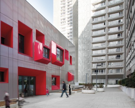 Dossier de presse | 994-01 - Communiqué de presse | Ecole maternelle, Dalle des Olympiades, Paris 13e arrondissement - Eva Samuel architecte urbaniste et associés - Architecture institutionnelle - The photographs are not royalty free, please contact Eva Samuel Architecte Urbaniste & Associes for access. secretariat@evasamuel.fr   Tel. : 33 (0) 1 40 19 03 11 - Crédit photo : Gaston Bergeret