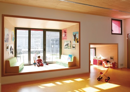 Dossier de presse | 994-01 - Communiqué de presse | Ecole maternelle, Dalle des Olympiades, Paris 13e arrondissement - Eva Samuel architecte urbaniste et associés - Architecture institutionnelle - The photographs are not royalty free, please contact Eva Samuel Architecte Urbaniste & Associes for access. secretariat@evasamuel.fr   Tel. : 33 (0) 1 40 19 03 11 - Crédit photo : Gaston Bergeret