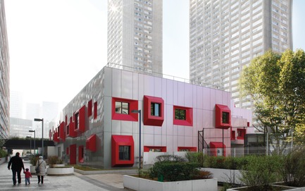 Dossier de presse | 994-01 - Communiqué de presse | Ecole maternelle, Dalle des Olympiades, Paris 13e arrondissement - Eva Samuel architecte urbaniste et associés - Architecture institutionnelle - The photographs are not royalty free, please contact Eva Samuel Architecte Urbaniste & Associes for access. secretariat@evasamuel.fr   Tel. : 33 (0) 1 40 19 03 11 - Crédit photo : Gaston Bergeret