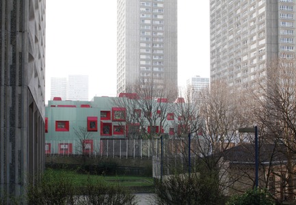 Dossier de presse | 994-01 - Communiqué de presse | Ecole maternelle, Dalle des Olympiades, Paris 13e arrondissement - Eva Samuel architecte urbaniste et associés - Architecture institutionnelle - The photographs are not royalty free, please contact Eva Samuel Architecte Urbaniste & Associes for access. secretariat@evasamuel.fr   Tel. : 33 (0) 1 40 19 03 11 - Crédit photo : Gaston Bergeret