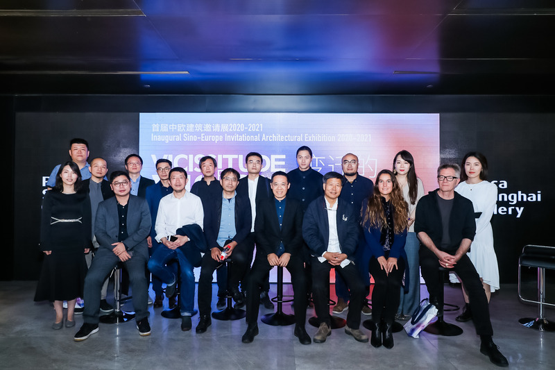 Dossier de presse | 5545-01 - Communiqué de presse | Inaugural Sino-Europe Invitational Architectural Exhibition 2020-2021 (Shanghai) - Sino-Europe Architectural Center (SEAMC) - Évènement + Exposition - Guests and staffs after opening ceremony - Crédit photo : SEAMC