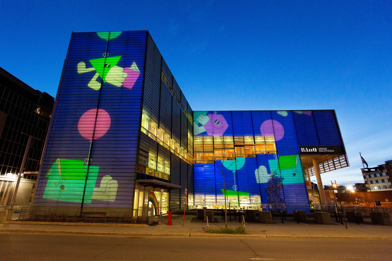 Press kit | 583-22 - Press release | Re-Imagining Urban Spaces and Culture During a Global Pandemic - Quartier des Spectacles Partnership - Event + Exhibition -  <p class=""><i>EN FORME !</i>, CHAMPAGNE CLUB SANDWICH, Facade of the Grande Bibliothèque, Quartier des spectacles</p>  - Photo credit: Martine Doyon