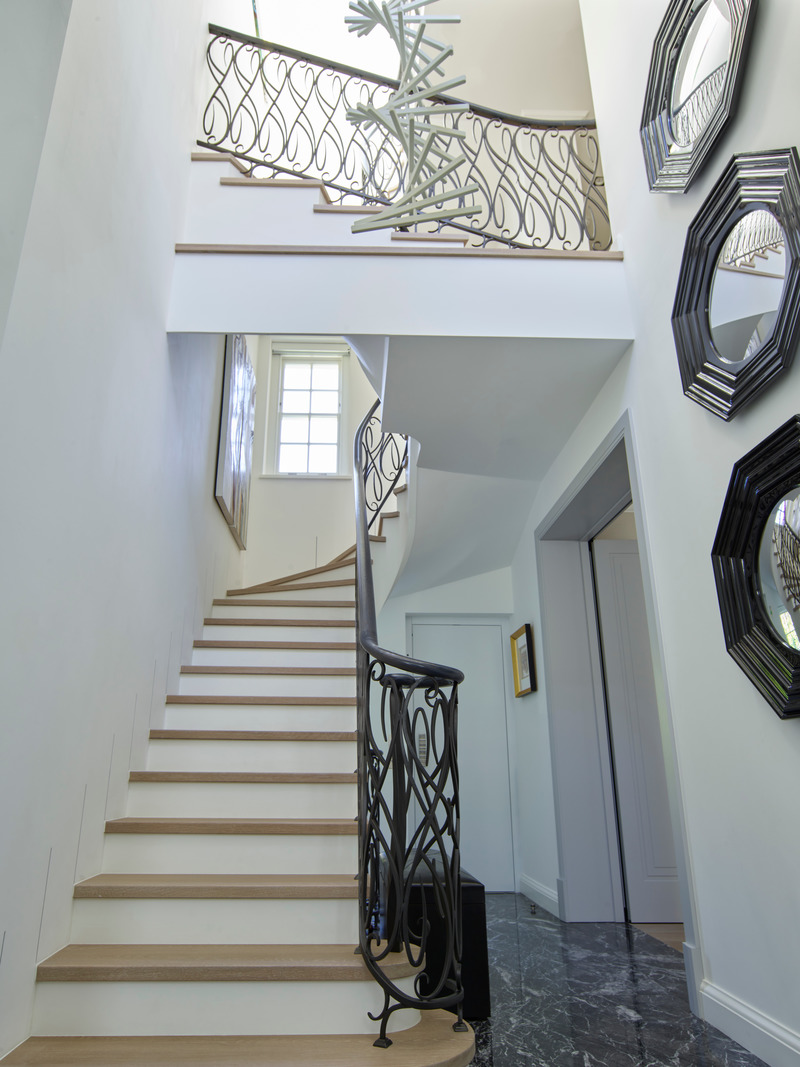 Press kit | 2147-03 - Press release | KNOF Design Creates a Unified Kensington Townhouse - KNOF design - Residential Interior Design - MAIN DOUBLE VOLUME ENTRANCE - Photo credit: DAVID CLEVELAND