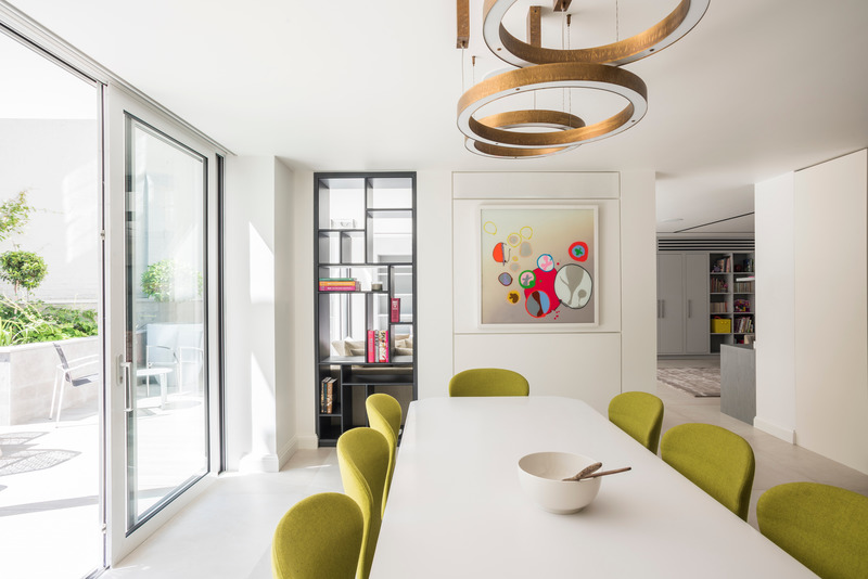Press kit | 2147-03 - Press release | KNOF Design Creates a Unified Kensington Townhouse - KNOF design - Residential Interior Design - OPEN KITCHEN DINING - Photo credit: DAVID CLEVELAND