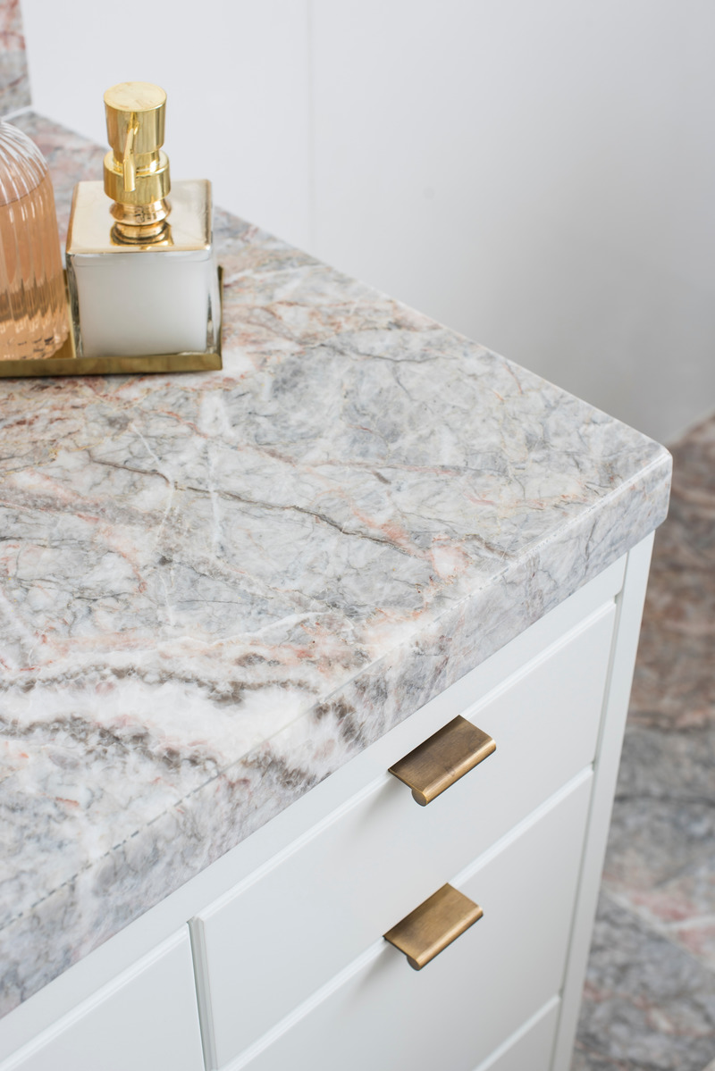 Press kit | 2147-03 - Press release | KNOF Design Creates a Unified Kensington Townhouse - KNOF design - Residential Interior Design - HER MASTER ENSUITE VANITY DETAIL - Photo credit: DAVID CLEVELAND