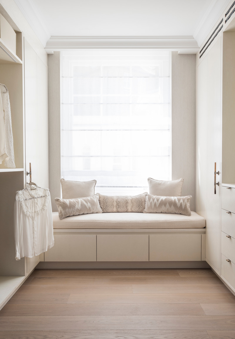 Press kit | 2147-03 - Press release | KNOF Design Creates a Unified Kensington Townhouse - KNOF design - Residential Interior Design - HER MASTER WARDROBE - Photo credit: DAVID CLEVELAND