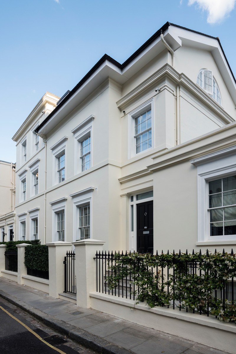 Press kit | 2147-03 - Press release | KNOF Design Creates a Unified Kensington Townhouse - KNOF design - Residential Interior Design - EXTERIOR GF ENTRANCE - Photo credit: DAVID CLEVELAND