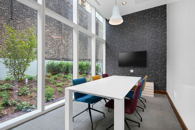 Dossier de presse | 2374-01 - Communiqué de presse | Rollout Joins Material Bank, Launches Future Classics Wallpaper Collection - Rollout - Design d’intérieur commercial -  <p>Pigs &amp; Maths by David Palmer</p><p>Eleven40 designed by BKV Group</p><p> </p>  - Crédit photo :  <p>IC360 Images </p> 
