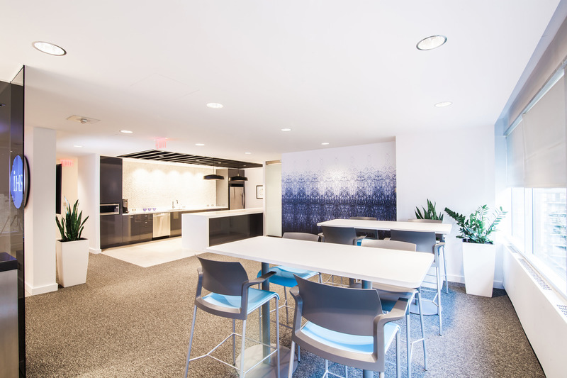Dossier de presse | 2374-01 - Communiqué de presse | Rollout Joins Material Bank, Launches Future Classics Wallpaper Collection - Rollout - Design d’intérieur commercial - <p>Ballpoint Pen by ByAMT</p><p>IHS designed by McKinley Burkart</p><p> </p> - Crédit photo : <p>Jamie Hyatt Photography</p>