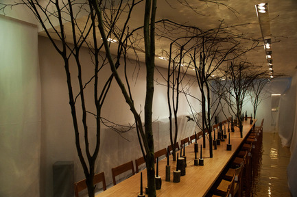 Press kit | 962-01 - Press release | The fantasies of Charles, his table and his guests - Charles Kaisin - Product - Table arbre - Charles Kaisin - Photo credit: Marie-Françoise Plissart
