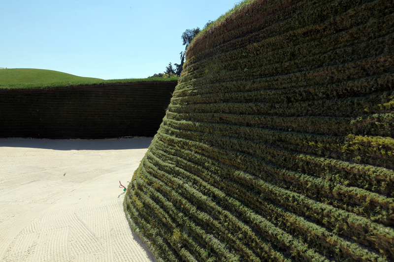 Dossier de presse | 5512-01 - Communiqué de presse | Pizá Golf’s Private Collection Offers State-of-the-Art Golf Practice Facilities with Wellness and Togetherness - Pizá Golf - Architecture de paysage - Revetted Bunker Wall  - Crédit photo : Agustin Piza 