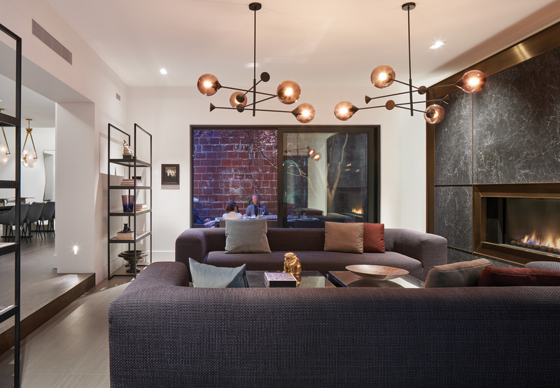 Press kit | 2941-03 - Press release | Annex Coach House - Taylor Smyth Architects - Residential Architecture - New furniture was selected for all spaces to complement the design. Distinctive wall and ceiling light fixtures throughout the house combine vintage 1960’s pieces with modern ones. - Photo credit: Doublespace Photography Inc.