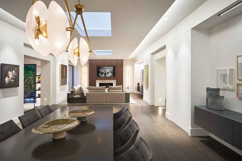 Press kit | 2941-03 - Press release | Annex Coach House - Taylor Smyth Architects - Residential Architecture - A single ceiling plane unifies the living and dining room, appearing to float away from the walls with the incorporation of soft indirect lighting around its perimeter, and pierced by two skylights that flood the space with light. - Photo credit: Doublespace Photography Inc.