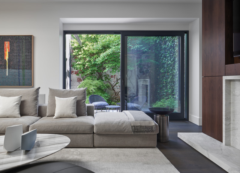 Press kit | 2941-03 - Press release | Annex Coach House - Taylor Smyth Architects - Residential Architecture - Living Room - Photo credit: Doublespace Photography Inc.