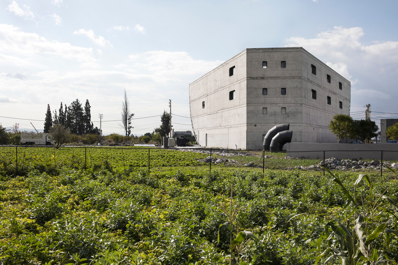 Dossier de presse | 5548-01 - Communiqué de presse | In Time of Turmoil, a New Office Building Challenges Established Building Code - Domaine Public Architects - Architecture commerciale - Crédit photo : Ieva Saudargaite<br>